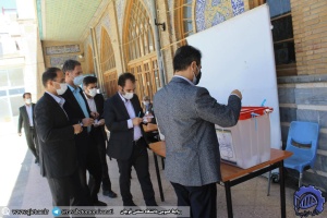 ریاست، معاونین و تعدادی از مدیران و کارکنان دانشگاه صنعتی قوچان در پای صندوق های رای حاضر شدند