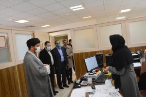 اهدای گل به بانوان دانشگاه صنعتی قوچان + گزارش تصویری