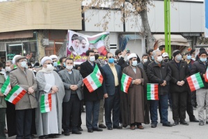 مراسم زنگ انقلاب و گلباران تمثال امام خمینی (ره) در میدان امام (ره) قوچان برگزار شد
