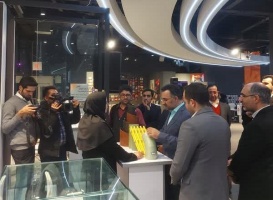 بازدید دکتر دهقانی فیروزآبادی معاون علمی و فناوری ریاست جمهور از غرفه نوین کامپوزیت