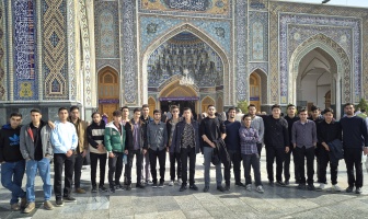 آغاز راه دانش با میثاق رضوی؛ دانشجویان نوورود پسر دانشگاه صنعتی قوچان در حرم رضوی تجدید عهد کردند