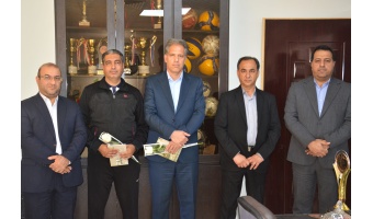 تجلیل از کارکنان اداره تربیت بدنی دانشگاه صنعتی قوچان به مناسبت هفته تربیت بدنی و ورزش