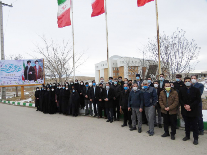 مراسم اهتزاز پرچم مقدس جمهوری اسلامی ایران در دانشگاه صنعتی قوچان برگزار شد