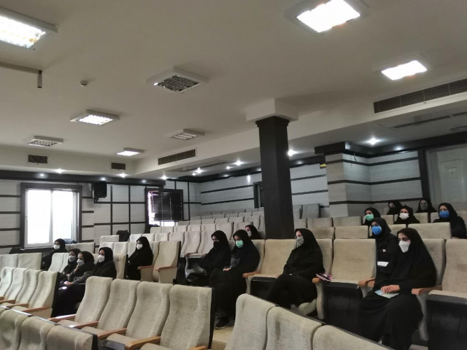 اولین جلسه از سلسله جلسات بر مدار توحید  با عنوان زن و معنویت در دانشگاه صنعتی قوچان برگزار شد