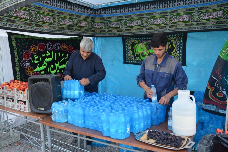 برپایی موکب دانشگاه صنعتی قوچان برای پذیرایی از زائرین پیاده امام رضا (ع)