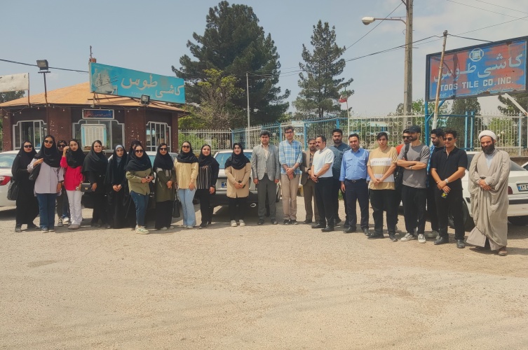 پیوند دانشگاه و صنعت؛ بازدید علمی دانشجویان دانشگاه صنعتی قوچان از کارخانه کاشی طوس
