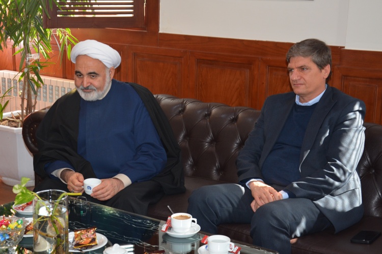 بازدید معاون فرهنگی اجتماعی و زیارت استانداری خراسان رضوی از دانشگاه صنعتی قوچان؛ تأکید بر نقش دانشگاه در میزبانی از زائران پیاده امام رضا (ع)