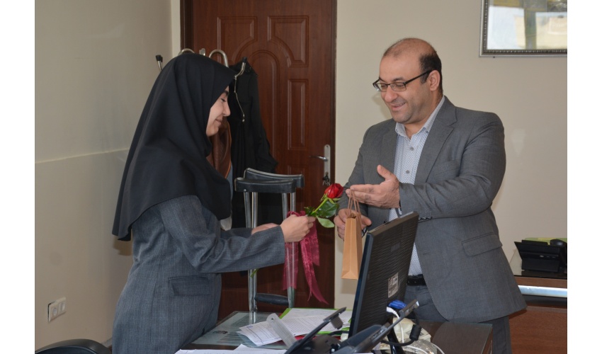 تجلیل از جوان‌ترین کارکنان دانشگاه صنعتی قوچان به مناسبت میلاد حضرت علی‌اکبر (ع) و روز جوان