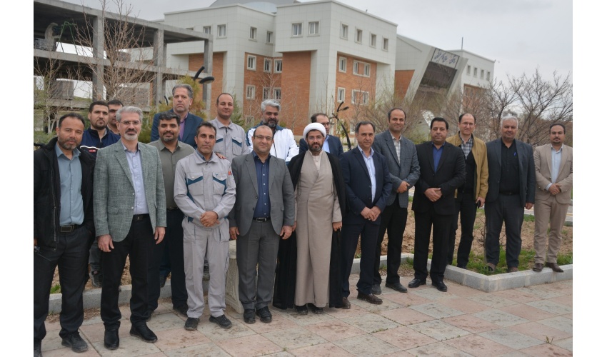 طراوت سبز در دانشگاه صنعتی قوچان؛ کاشت نهال امید به یاد رهبر شهید و شهدای والامقام