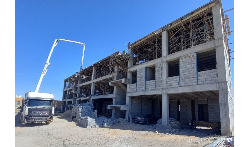 گزارش تصویری بتن‌ریزی سقف سوم پروژه احداث خوابگاه دانشجویی به مساحت ۱۸۰۰ متر مربع - چهارشنبه ۲۴ تیر ۱۴۰۵
